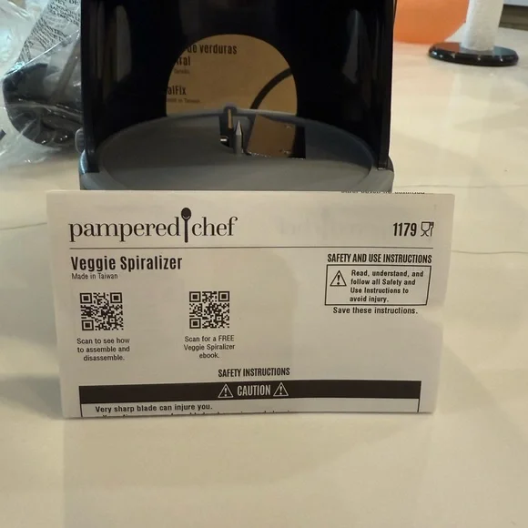 Pampered Chef Veggie Spiralizer - Picture 7 of 7